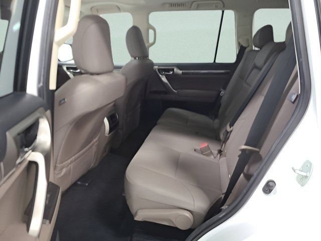 Used 2020 Lexus GX 460 Premium w/ Premium Package AWD/4WD image 17