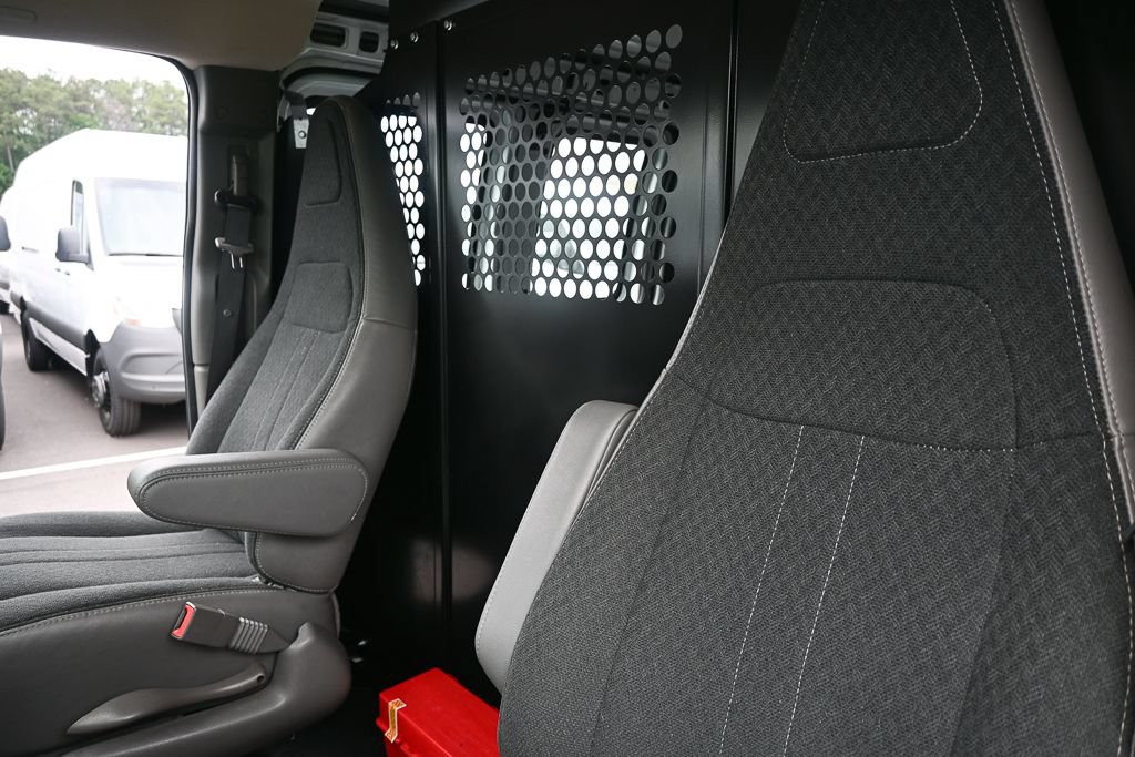 Used 2025 Chevrolet Express 2500 w/ Driver Convenience Package RWD image 5