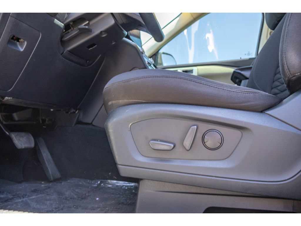 Used 2020 Ford Explorer XLT w/ Comfort Package AWD/4WD image 18