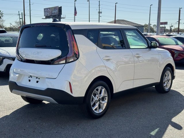 Certified 2025 Kia Soul LX image 5