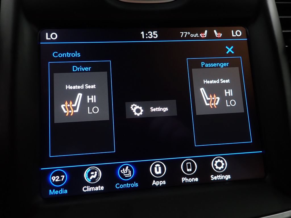 Used 2023 Chrysler 300 Touring L RWD image 4