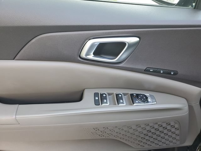 Certified 2025 Kia Carnival EX FWD image 18