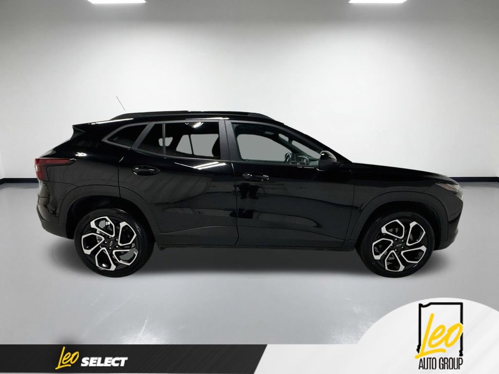 Used 2024 Chevrolet Trax RS FWD image 6