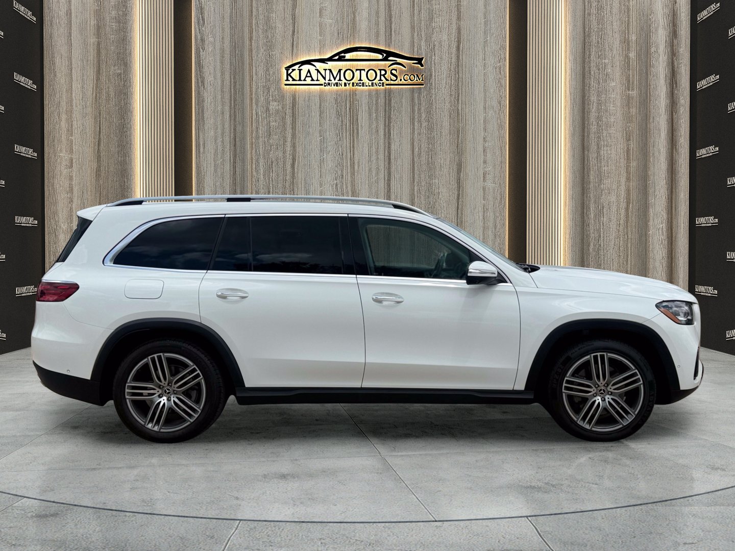 Used 2024 Mercedes-Benz GLS 450 4MATIC image 14