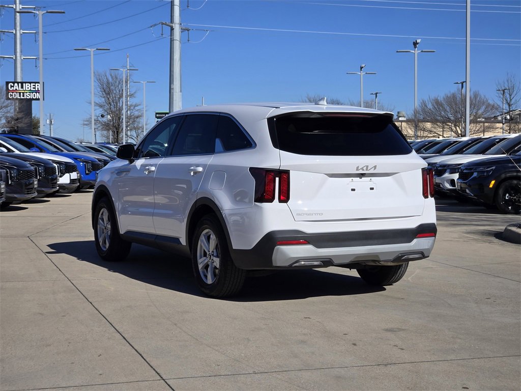 Certified 2025 Kia Sorento LX image 3