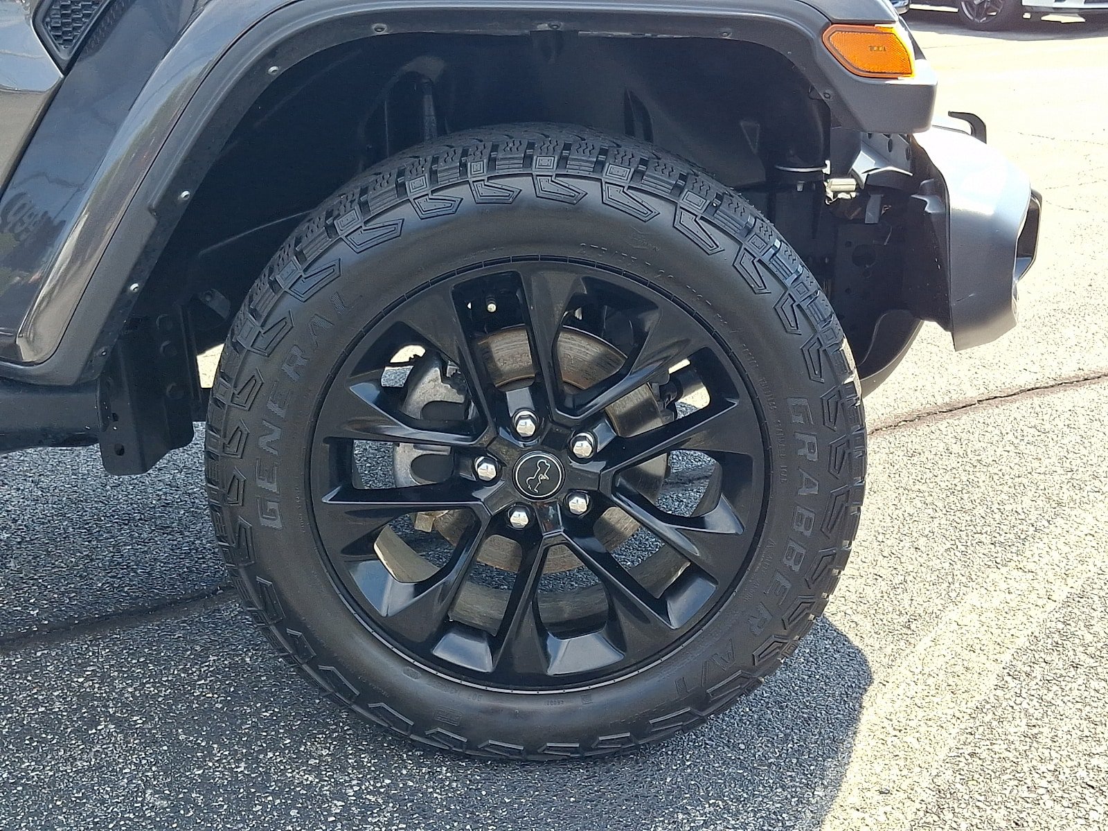 Certified 2024 Jeep Gladiator Sport AWD/4WD image 8