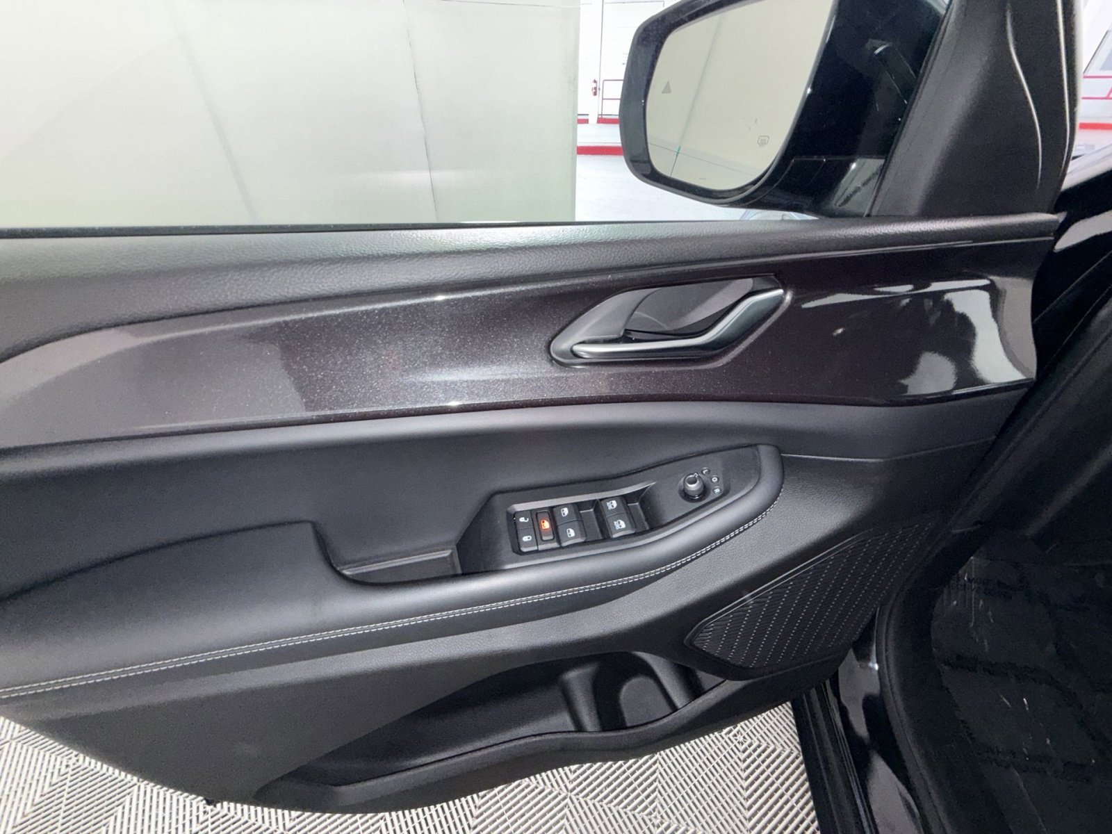 Used 2023 Jeep Grand Cherokee Altitude AWD/4WD image 15