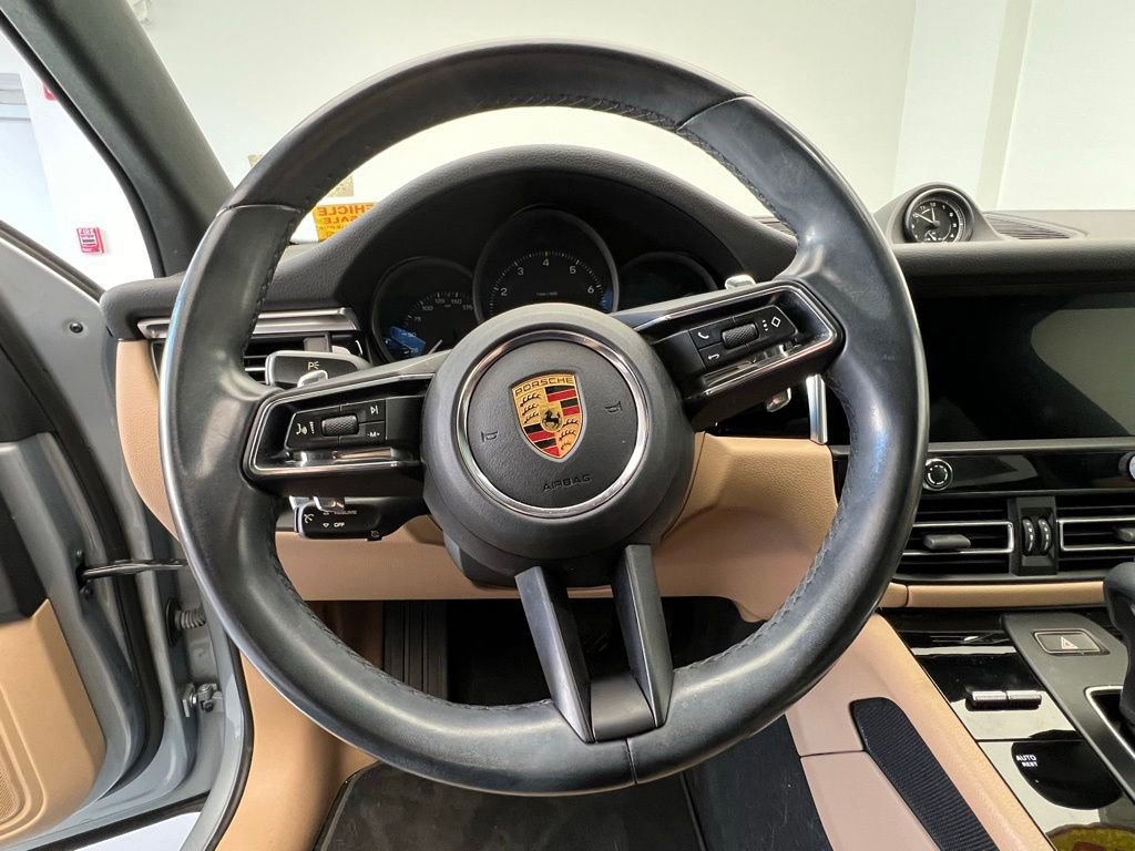 Certified 2022 Porsche Macan image 7