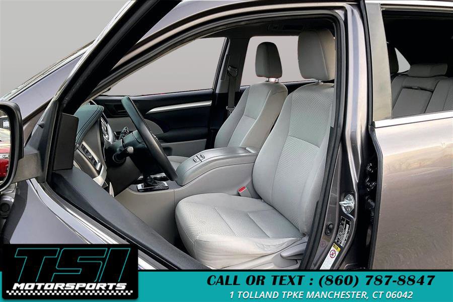 Used 2016 Toyota Highlander LE AWD/4WD image 24
