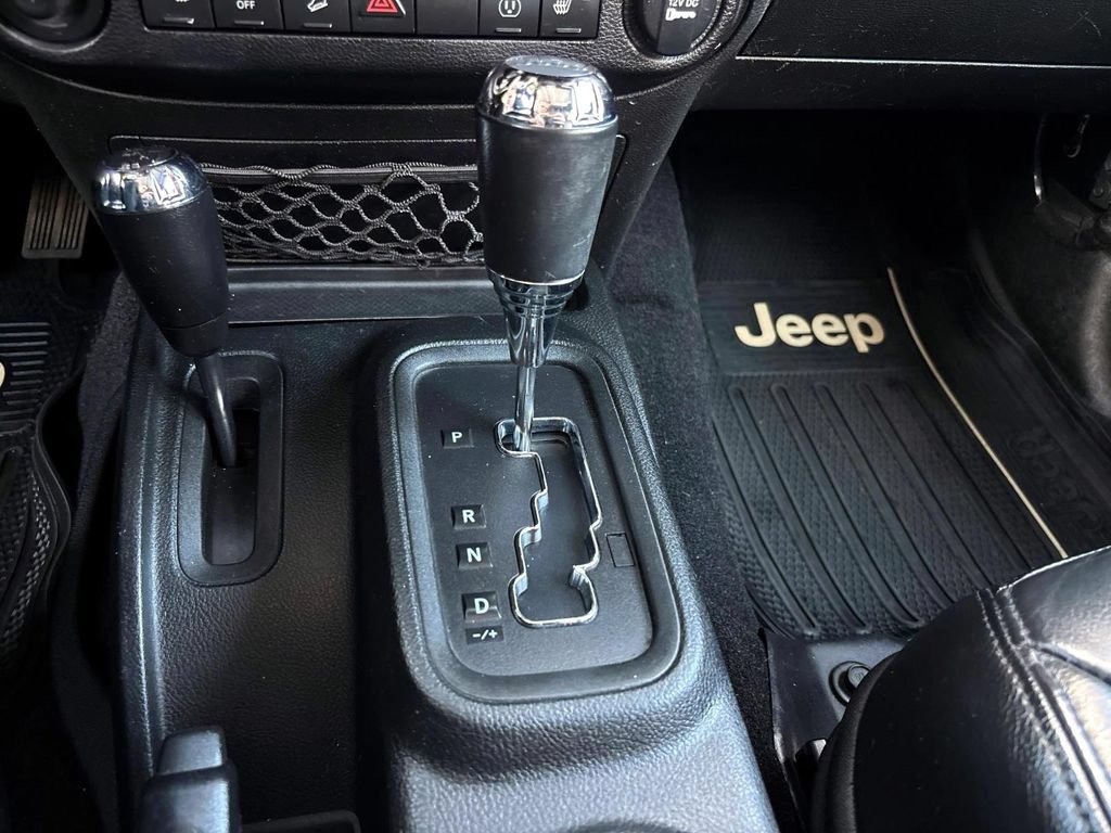 Used 2017 Jeep Wrangler Unlimited Sahara AWD/4WD image 19
