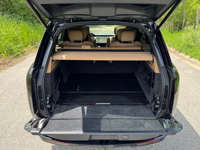 Used 2024 Land Rover Range Rover Long Wheelbase Autobiography AWD/4WD image 14