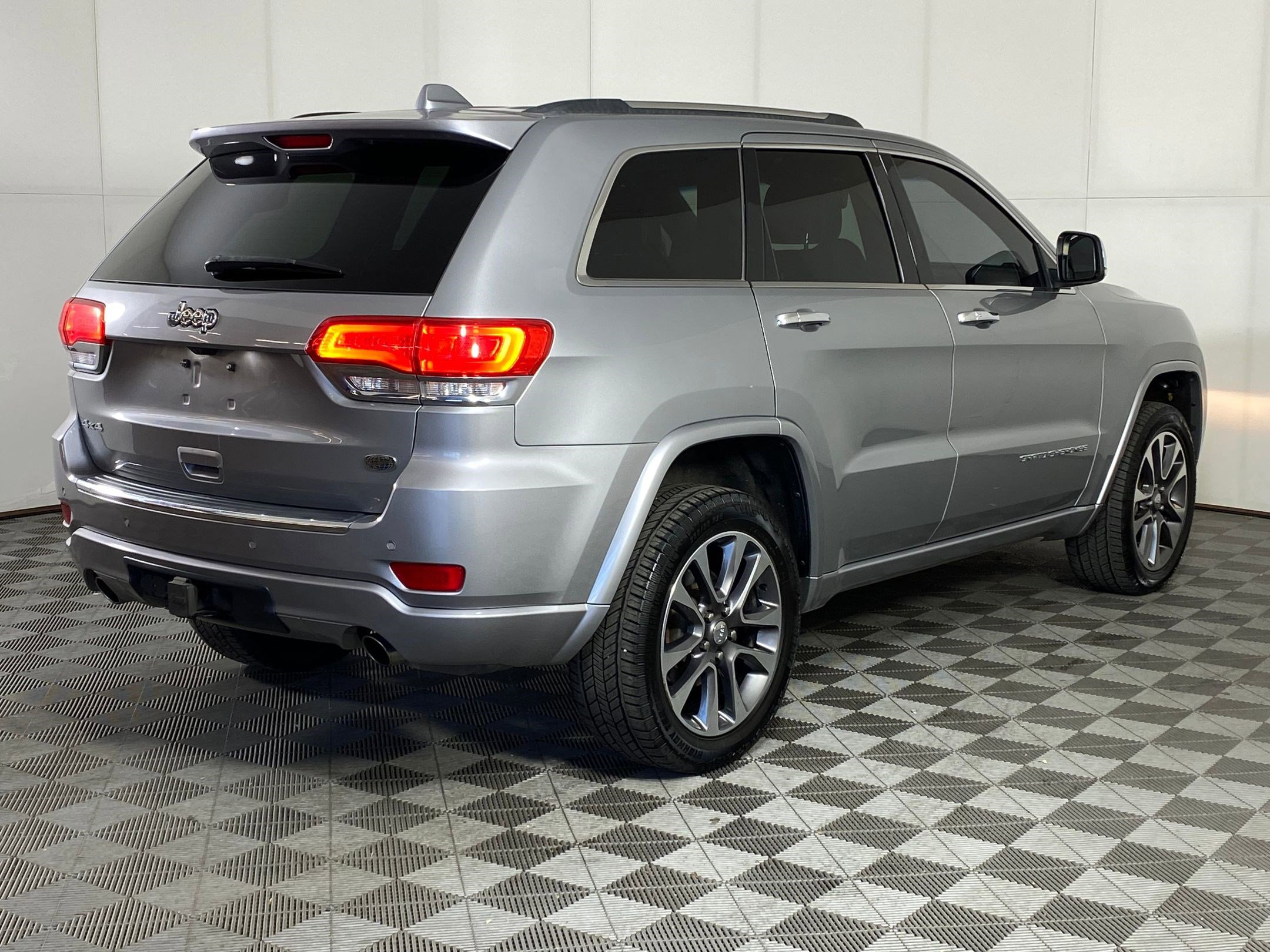 Used 2015 Jeep Grand Cherokee Overland image 8