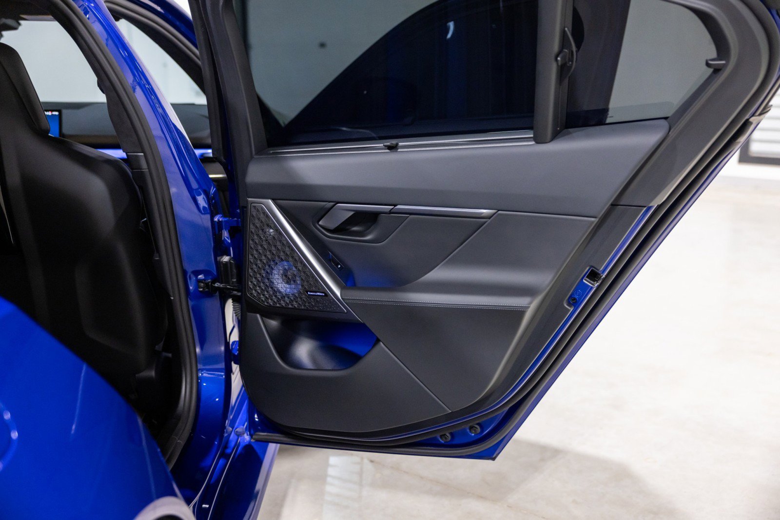 Used 2025 BMW M5 w/ Executive Package image 27