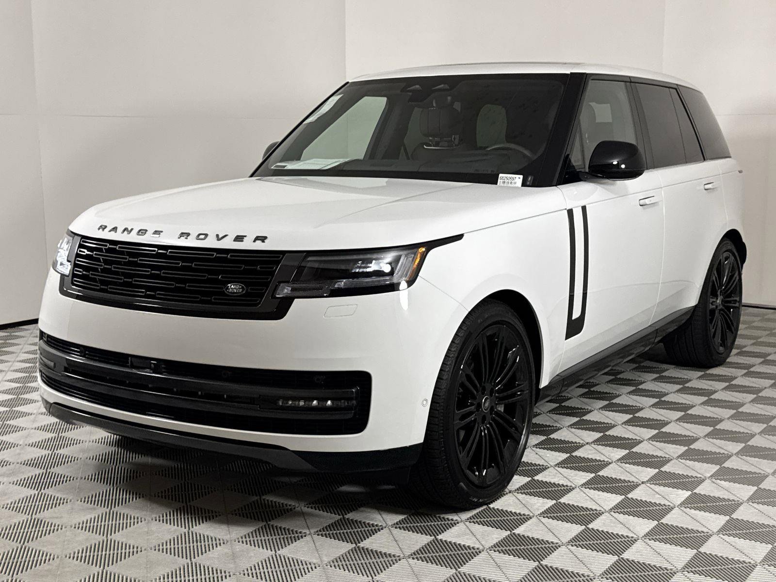 New 2025 Land Rover Range Rover SE image 1