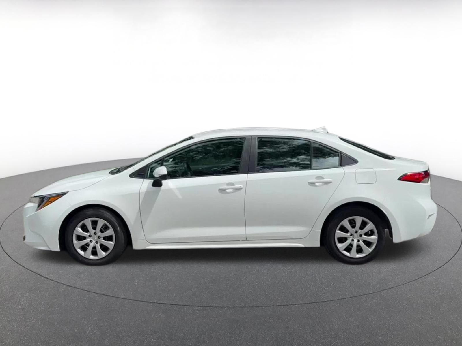 Used 2025 Toyota Corolla LE FWD image 8