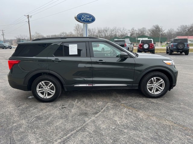 Used 2022 Ford Explorer XLT w/ Equipment Group 202A image 4
