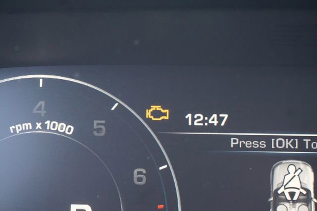 Used 2015 Land Rover Range Rover HSE image 10