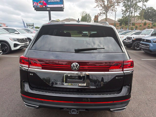 Used 2024 Volkswagen Atlas SE w/ Black Wheel Package AWD/4WD image 2