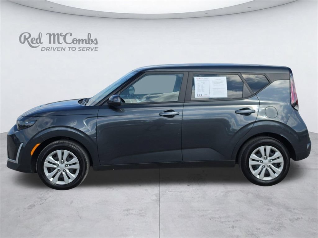 Used 2025 Kia Soul LX FWD image 2