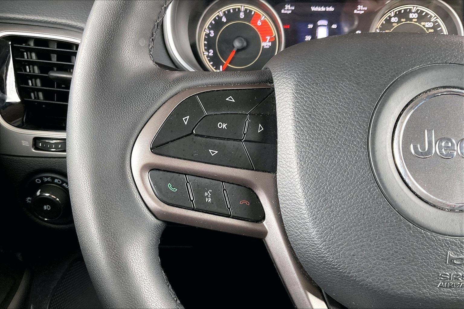 Used 2022 Jeep Cherokee Limited w/ Mopar Interior Package AWD/4WD image 10