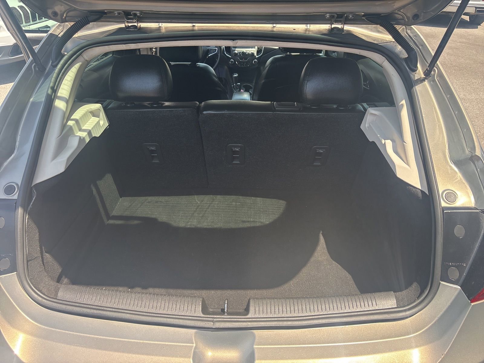 Used 2018 Chevrolet Cruze LT w/ Sun And Sound Package FWD image 18
