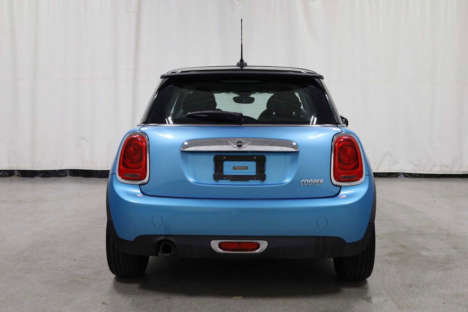Used 2015 MINI Cooper 2-Door Hardtop image 7