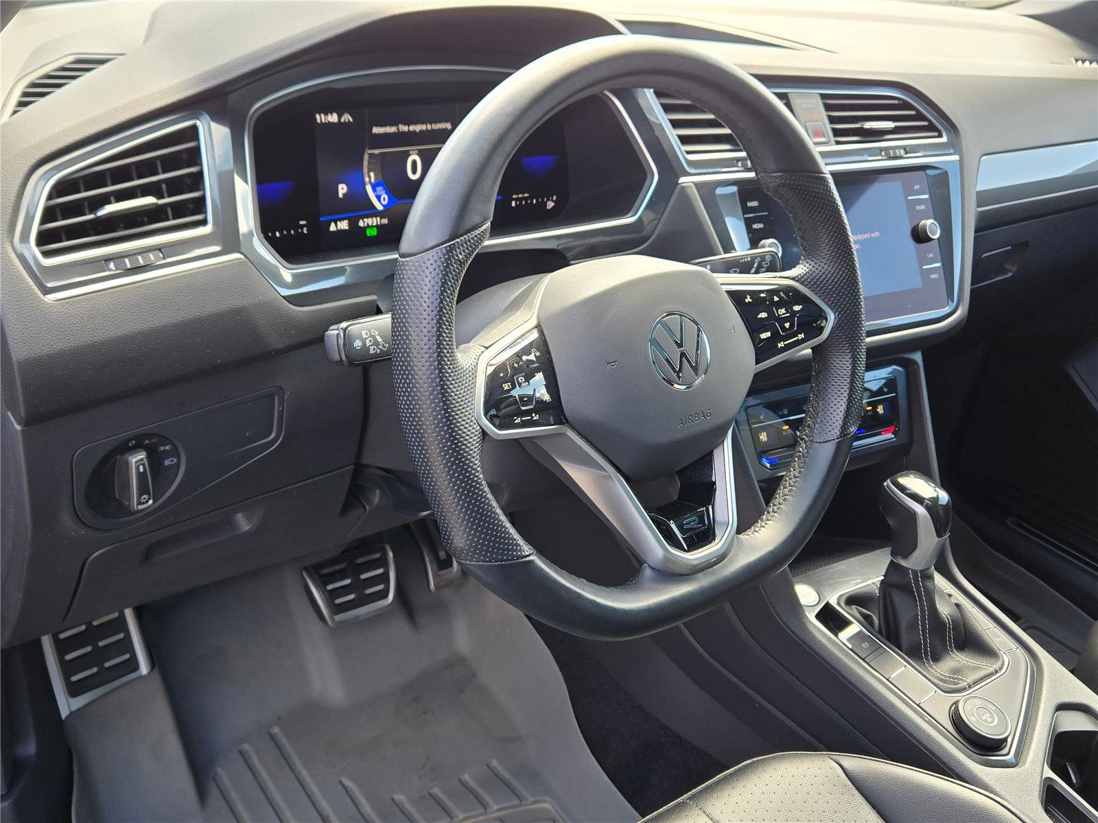 Used 2022 Volkswagen Tiguan SE R-Line image 21