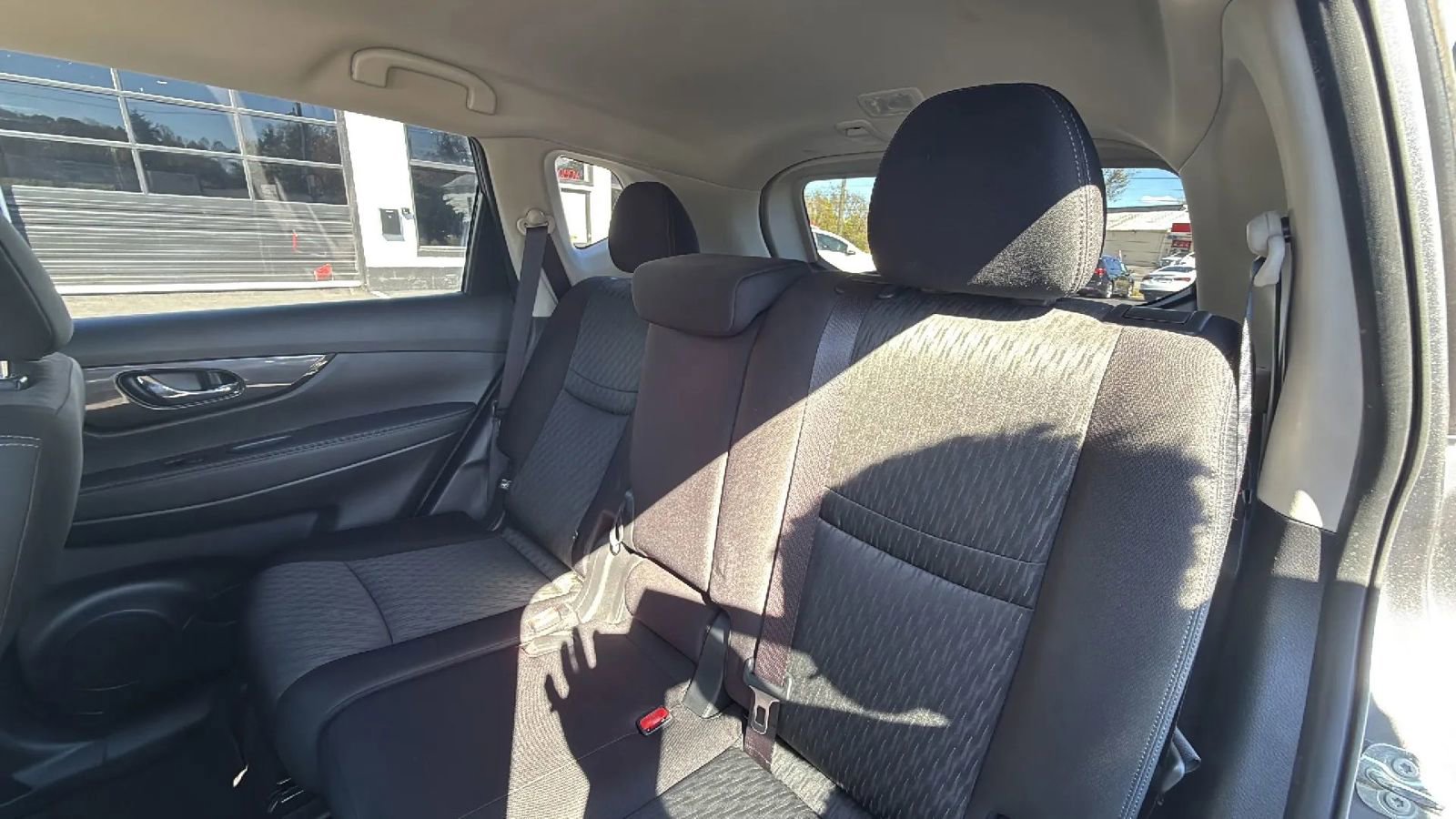 Used 2020 Nissan Rogue SV image 39