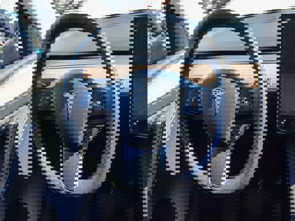 Used 2022 Tesla Model Y Long Range image 13