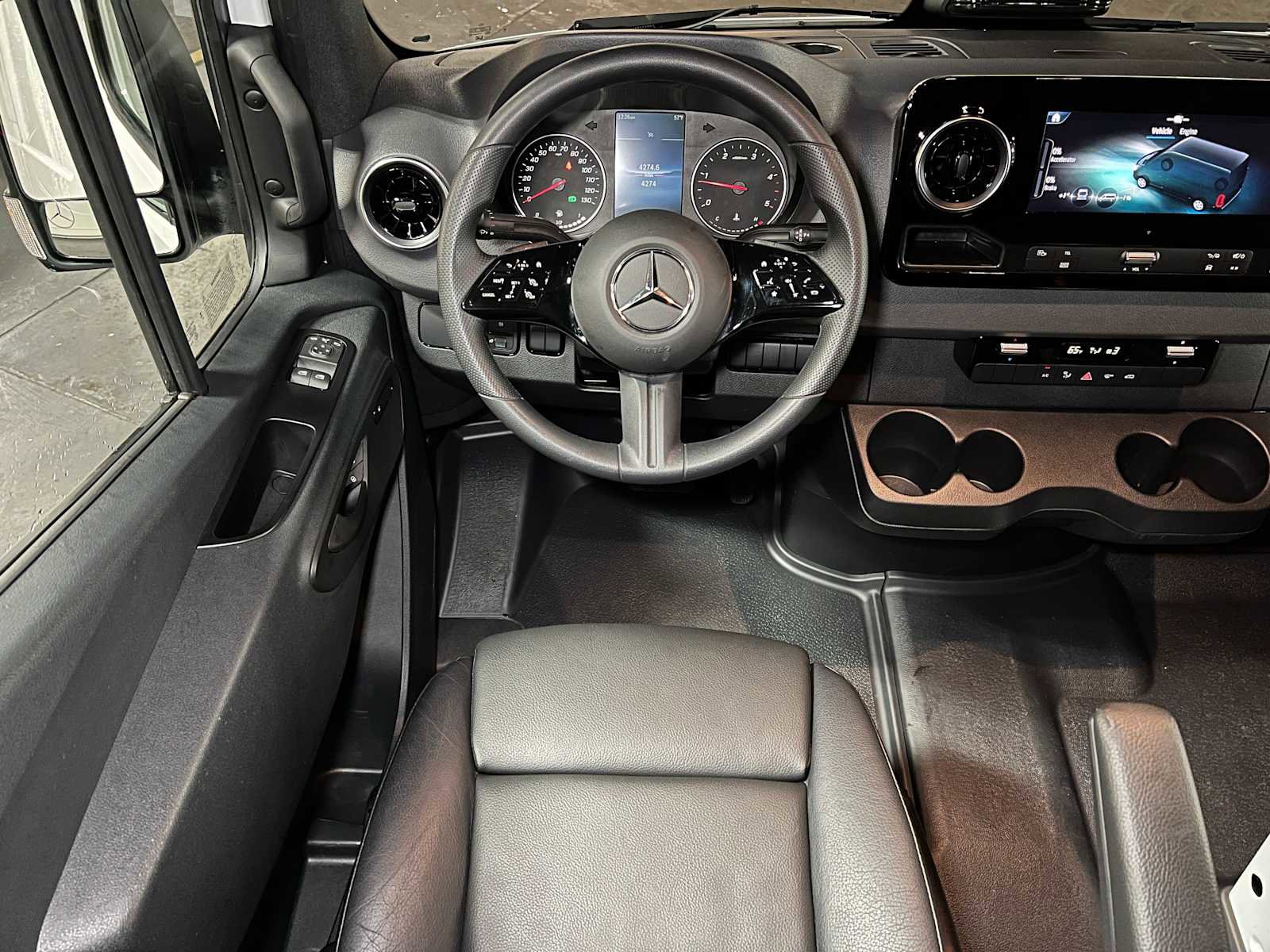 Used 2025 Mercedes-Benz Sprinter 2500 image 39