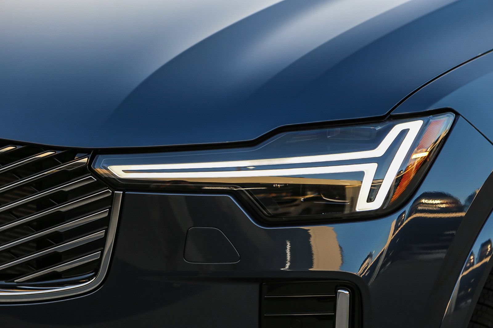 New 2026 Volvo XC90 T8 Ultra w/ Protection Package Premier AWD/4WD image 4