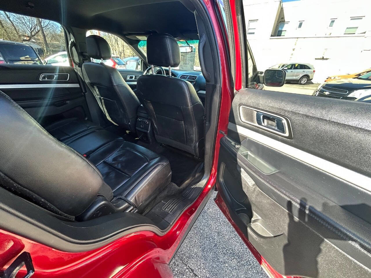 Used 2016 Ford Explorer XLT w/ Equipment Group 202A image 9