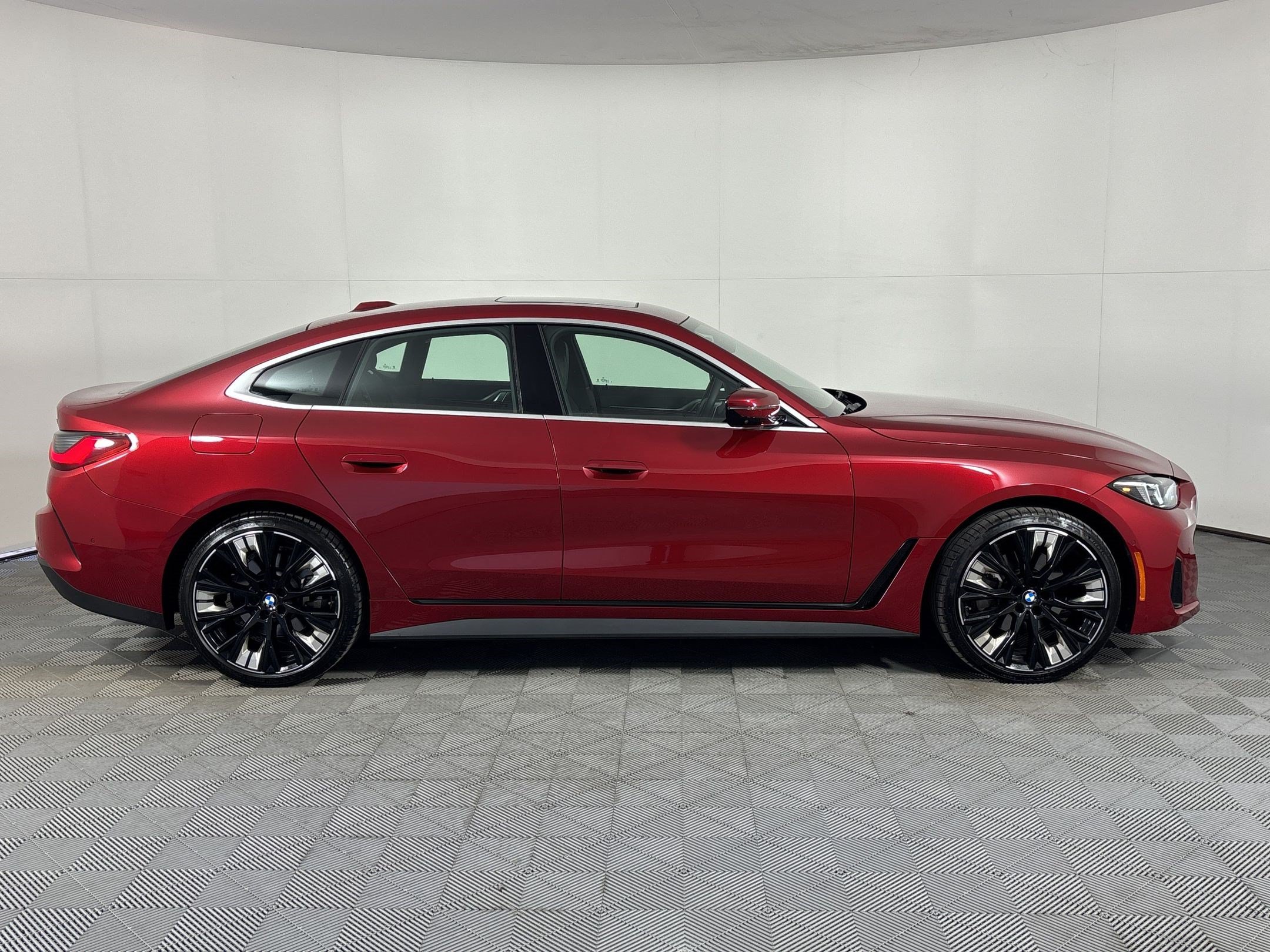 Used 2025 BMW 430i w/ Premium Package RWD image 8