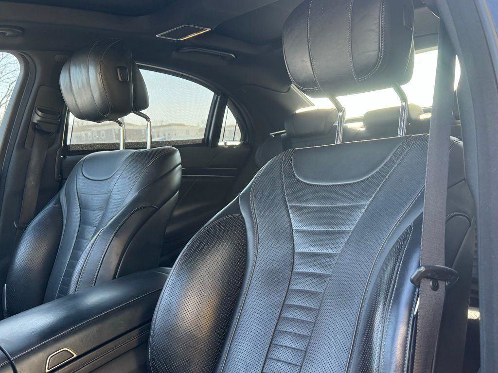 Used 2019 Mercedes-Benz S 560 4MATIC Sedan w/ AMG Line Exterior image 22