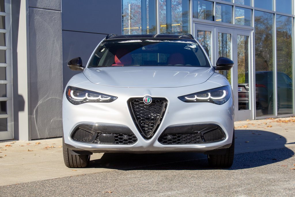 New 2025 Alfa Romeo Stelvio Sprint image 2
