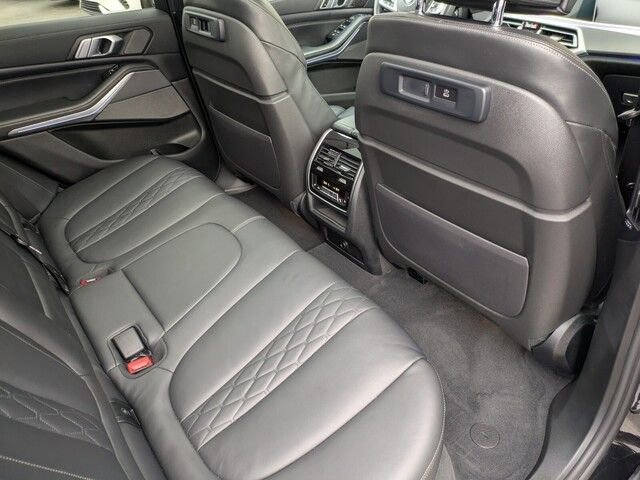 Used 2021 BMW X5 M50i image 29