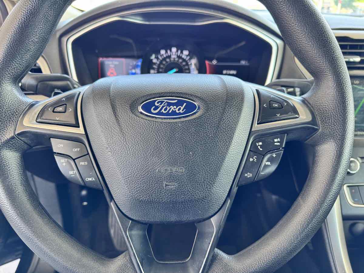Used 2017 Ford Fusion SE w/ Fusion SE Technology Package FWD image 40