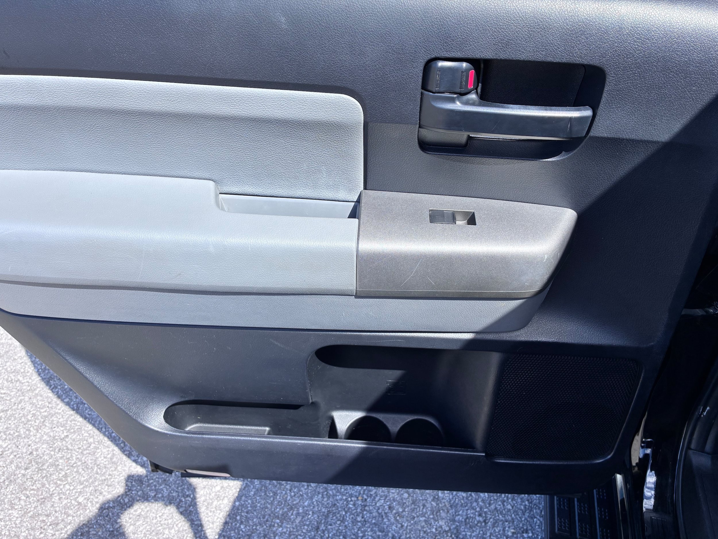Used 2015 Toyota Sequoia SR5 AWD/4WD image 25