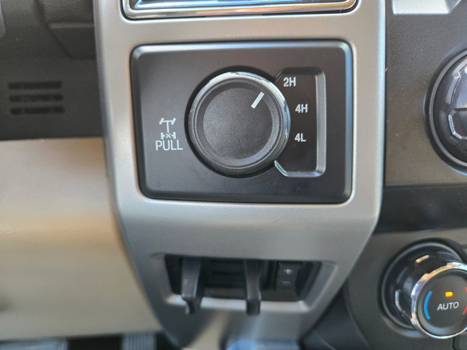 Used 2021 Ford F250 Lariat w/ Chrome Package image 31