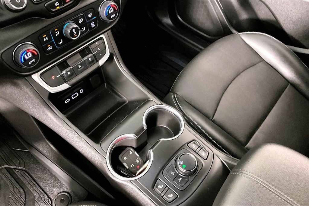Used 2022 GMC Terrain SLT w/ Elevation Edition FWD image 17