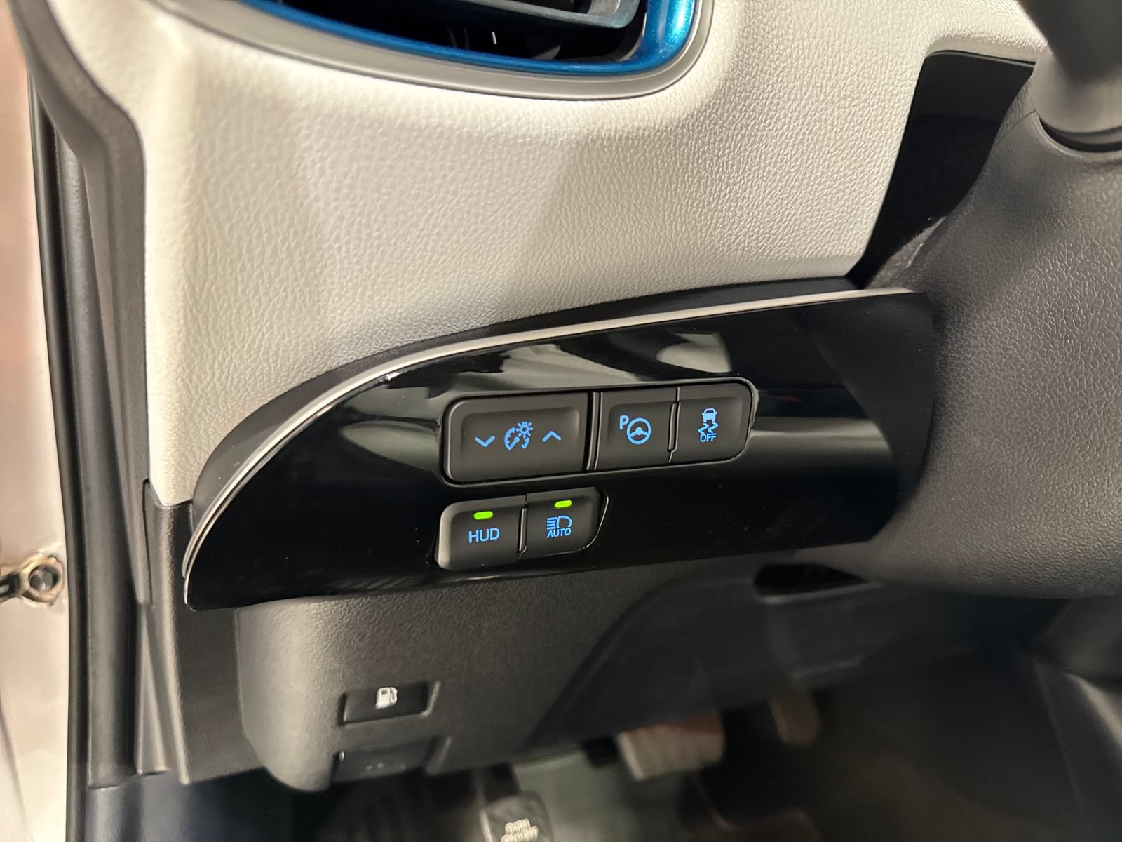 Used 2016 Toyota Prius FWD image 27