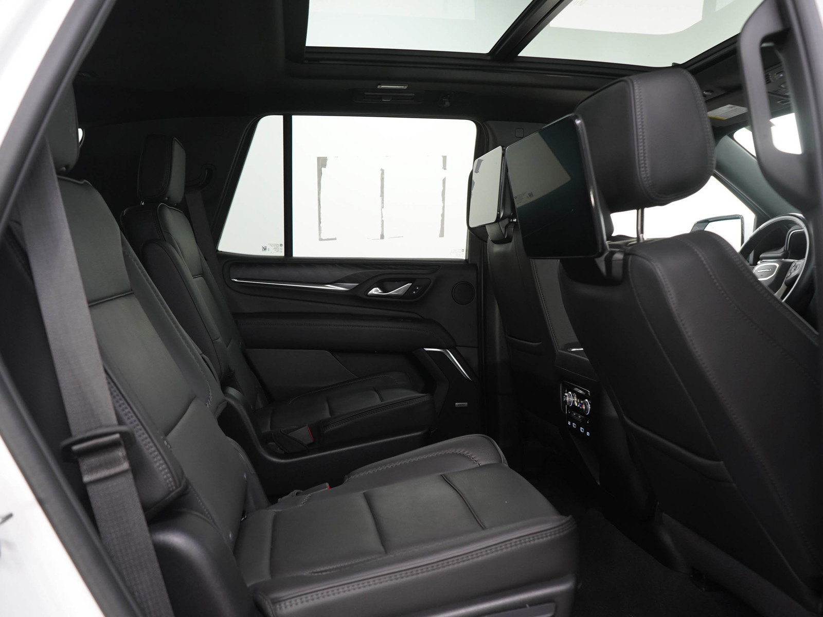 Used 2024 GMC Yukon Denali w/ Advanced Technology Package AWD/4WD image 14