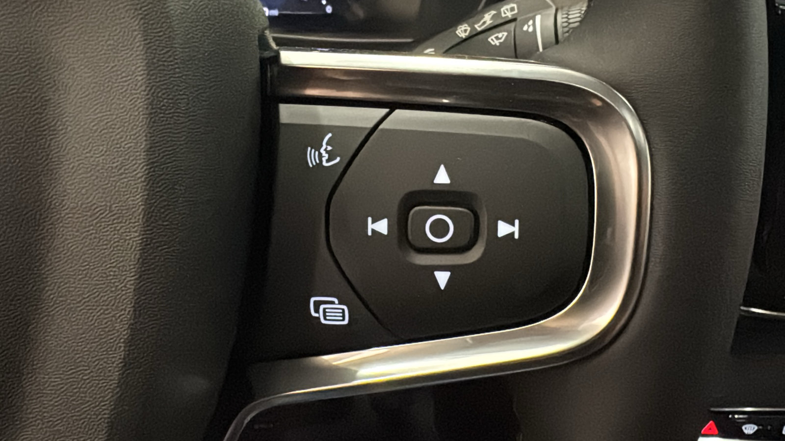 New 2026 Volvo XC40 B5 Ultra w/ Protection Package Premier AWD/4WD image 14
