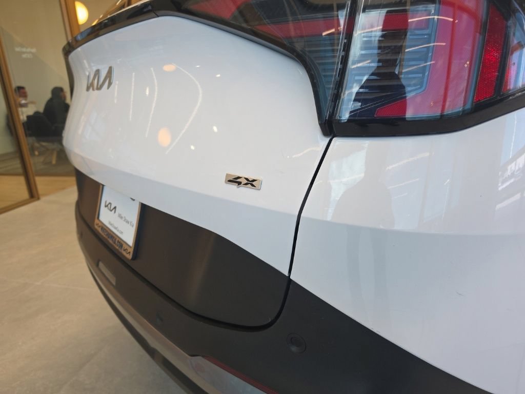 Certified 2026 Kia Sportage EX w/ EX Panorama Roof Package AWD/4WD image 16