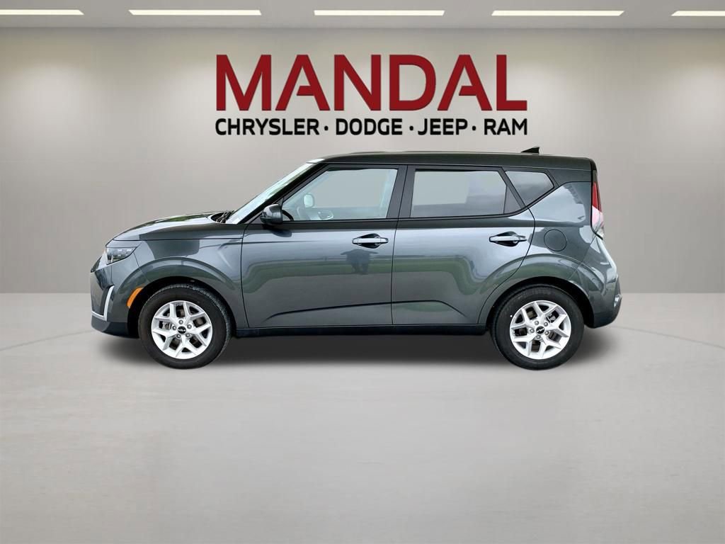 Used 2025 Kia Soul LX FWD image 9