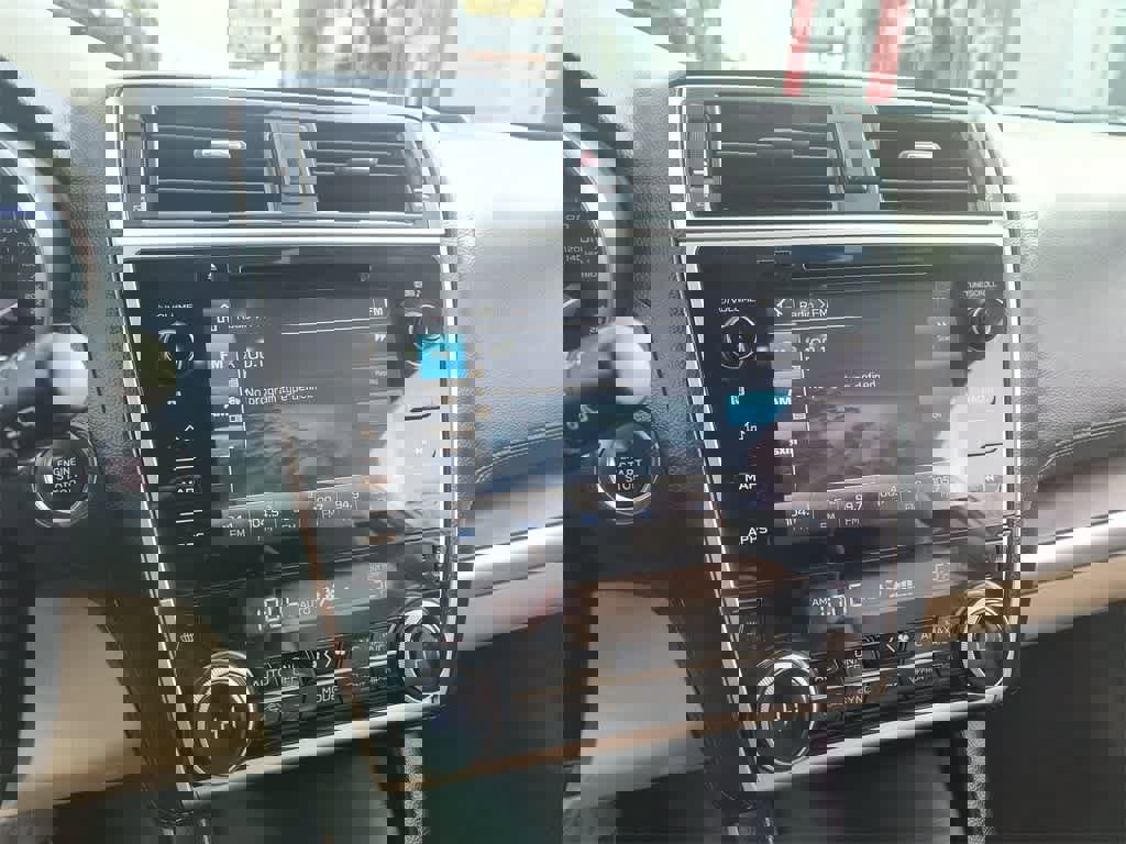 Used 2018 Subaru Outback 3.6R Limited image 16