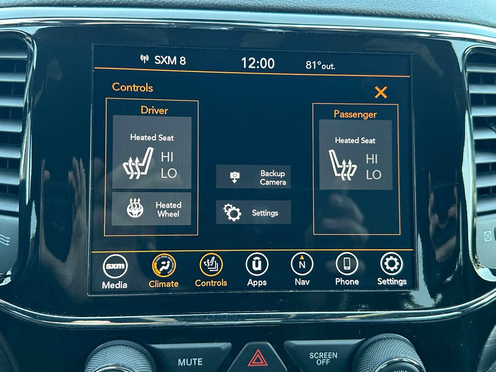 Used 2022 Jeep Grand Cherokee Laredo X image 12