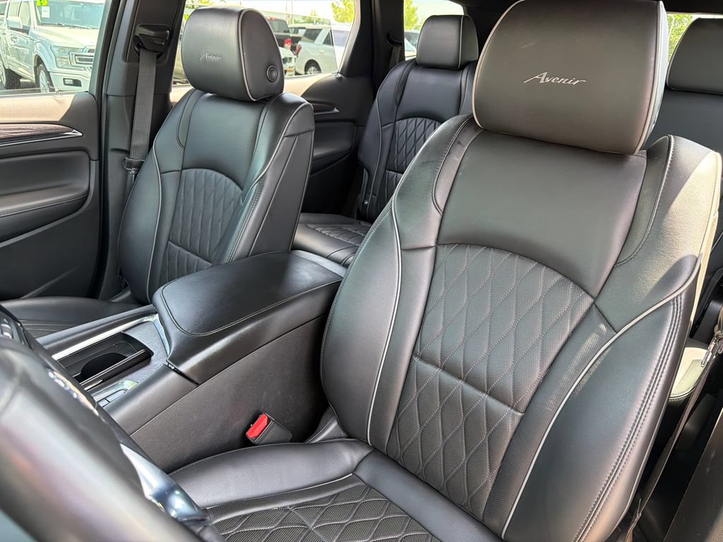 Used 2022 Buick Enclave Avenir w/ Avenir Technology Package AWD/4WD image 39