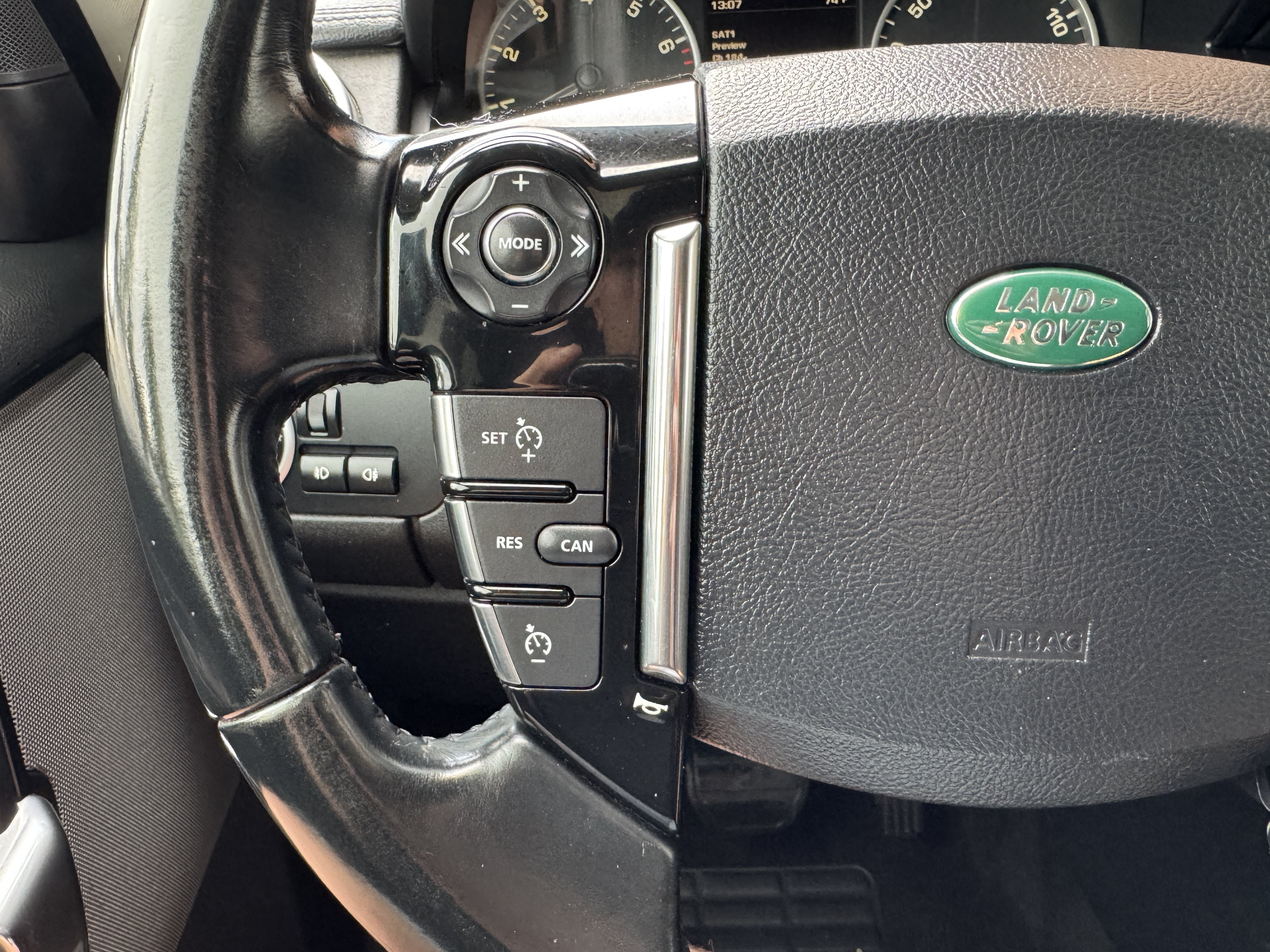 Used 2013 Land Rover LR4 AWD/4WD image 19