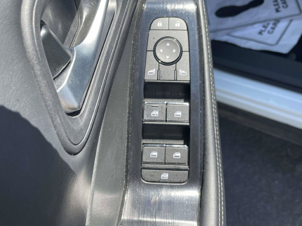 Used 2025 Nissan Rogue SV FWD image 16